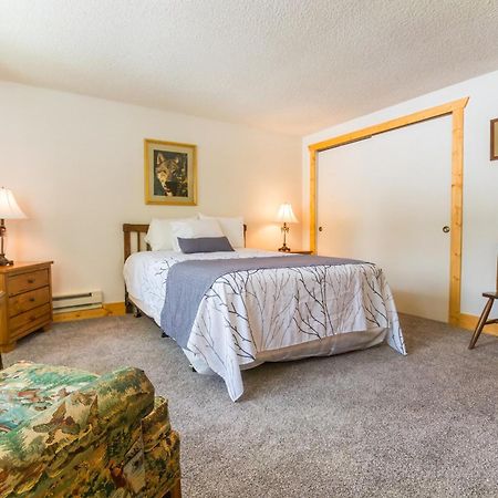 Hotel Timbers At Island Park Extérieur photo