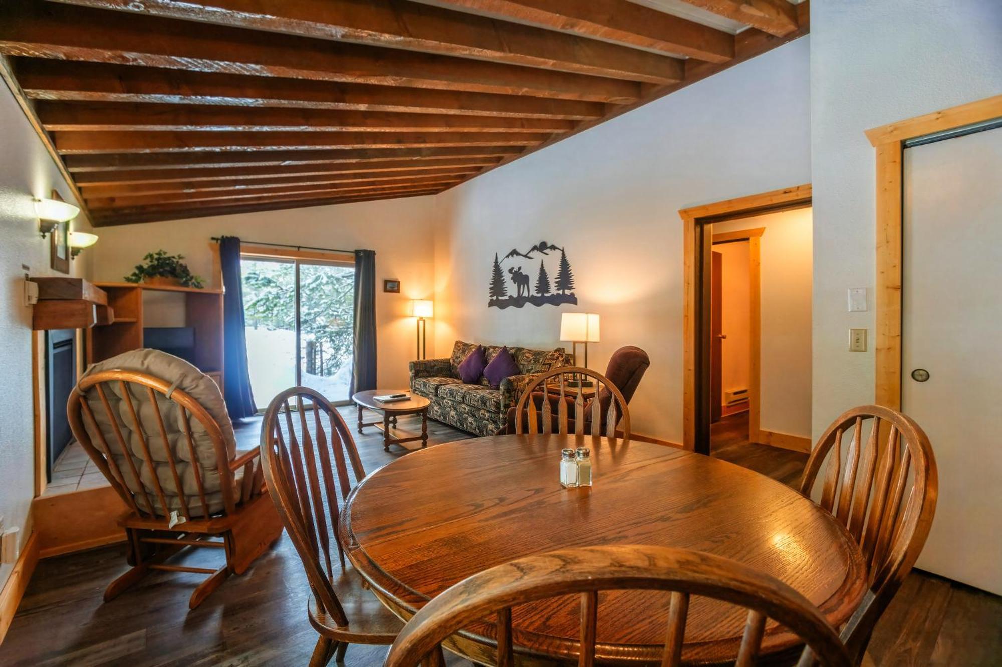 Hotel Timbers At Island Park Extérieur photo