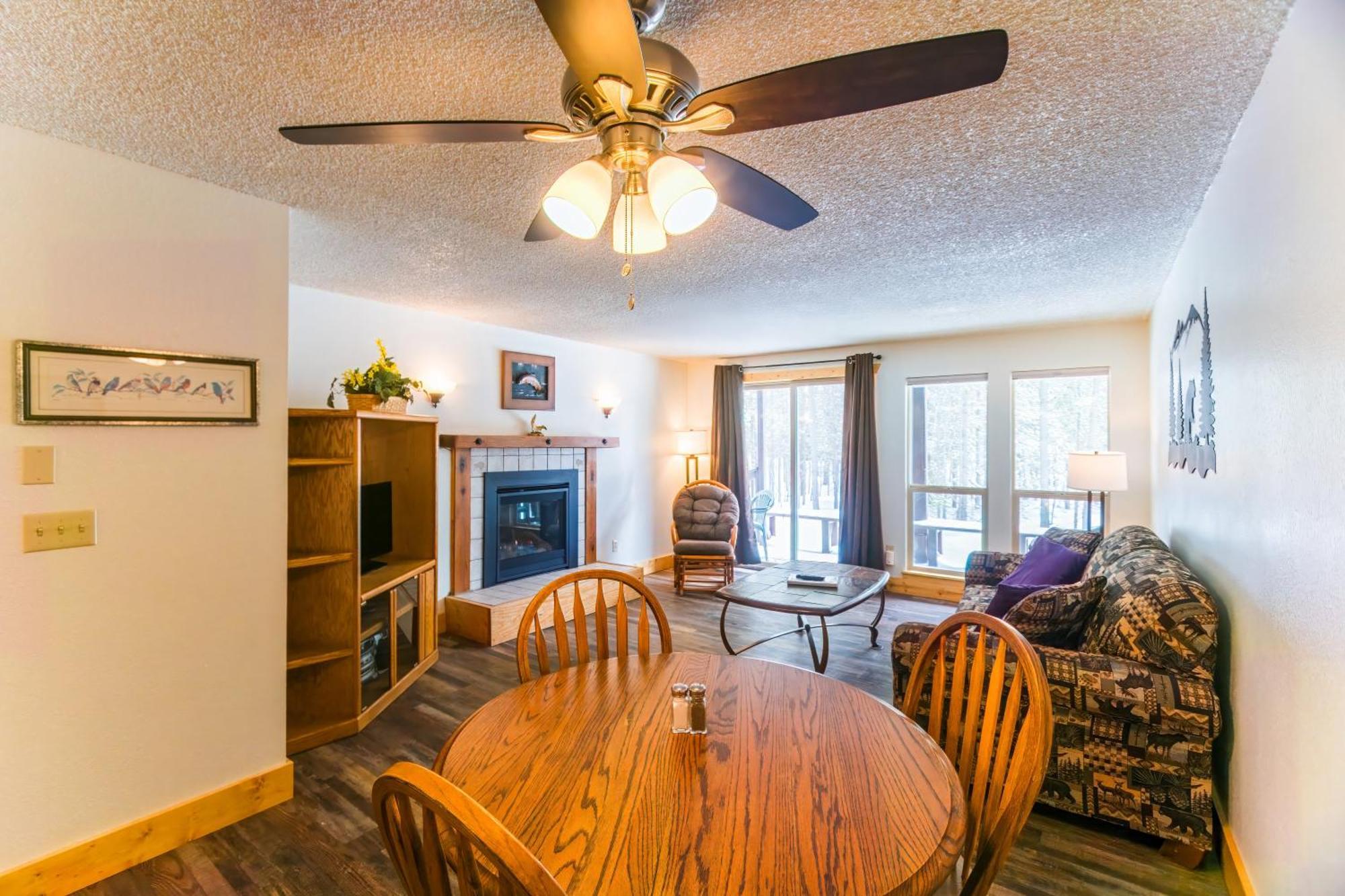 Hotel Timbers At Island Park Extérieur photo