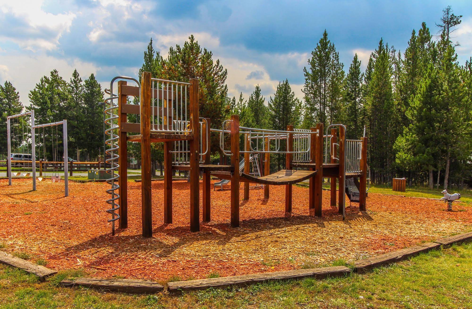 Hotel Timbers At Island Park Extérieur photo