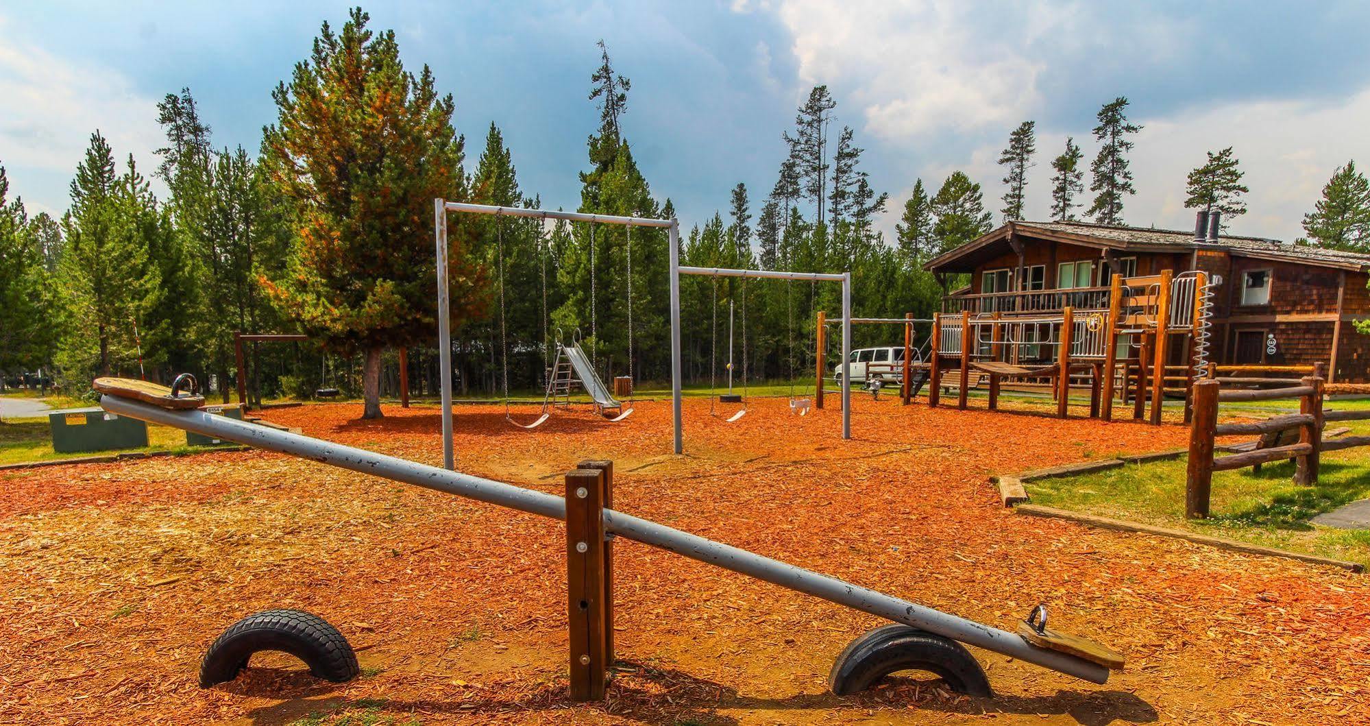Hotel Timbers At Island Park Extérieur photo